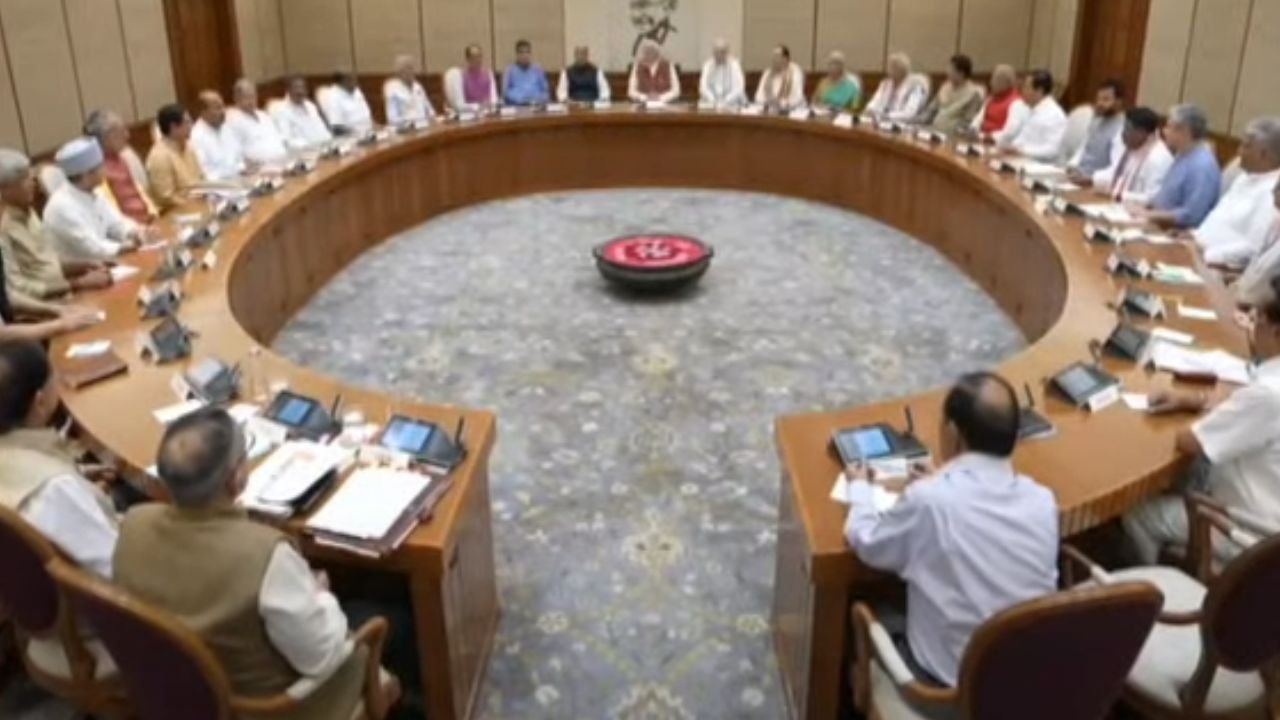 Cabinet Meeting: కేంద్ర కేబినెట్ భేటీలో కీలక నిర్ణయాలు.. దేశవ్యాప్తంగా 12 స్మార్ట్ సిటీస్.. ఏపీ, తెలంగాణలో ఎన్నంటే?