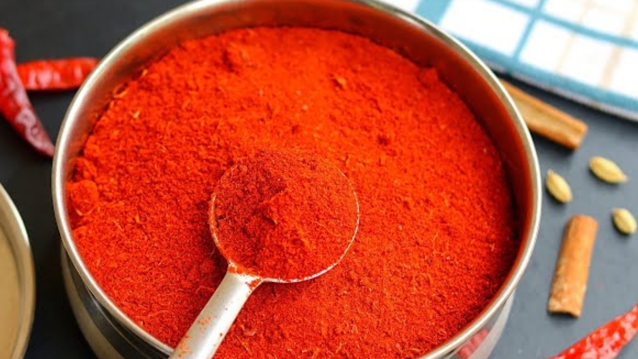 Red Chili Powder: కూరల్లో రుచి కోసం కారం ఎక్కువగా తింటున్నారా.. ? ఎంత ప్రమాదమో తెలుసా