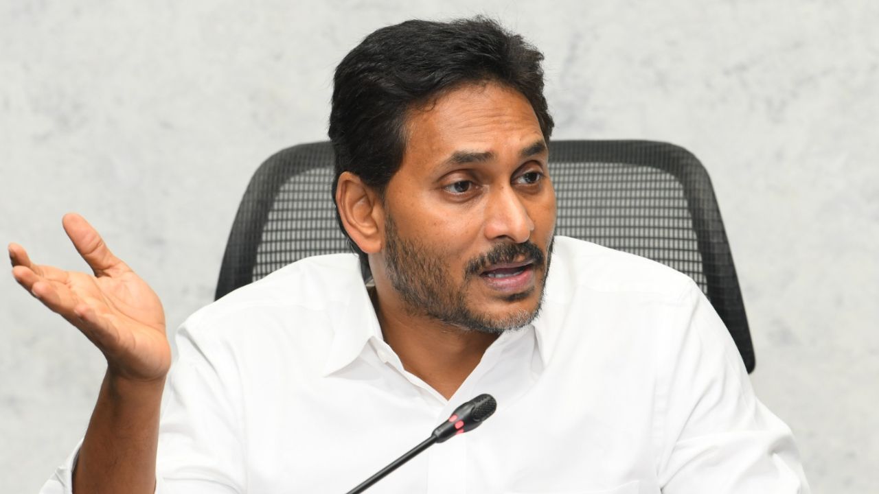 Jagan:  జగన్‌కు మరో భారీ షాక్.. వైసీపీ కేంద్ర ఆఫీసుకు వచ్చిన..