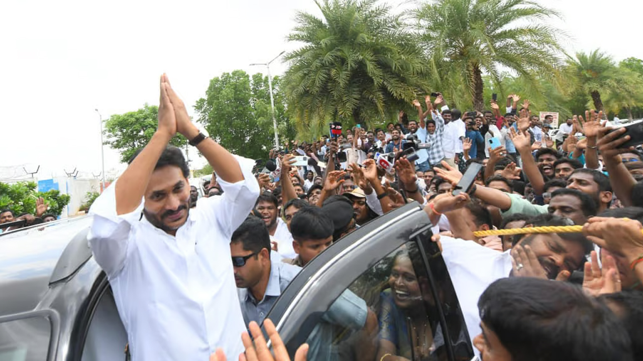 Jagan: పులివెందులలో జగన్.. ఏం చేద్దాం.. కొద్దిరోజులు ఆగితే..