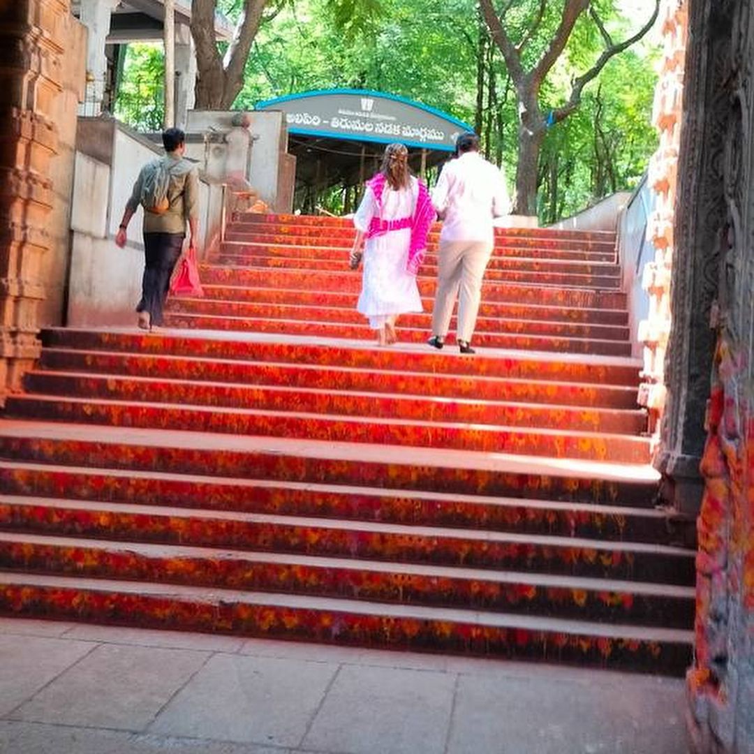 Mahesh Babu Family going temple