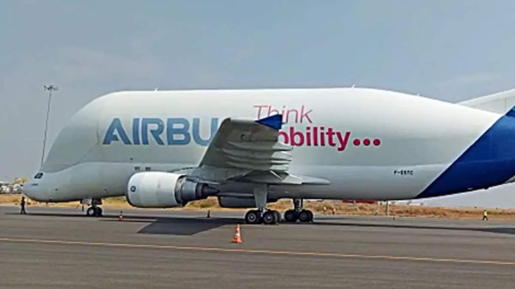 Rare Airbus Beluga: శంషాబాద్ ఎయిర్ పోర్టులో బాహుబలి ఎయిర్ క్రాఫ్ట్ ఎంత పెద్దదో చూశారా?