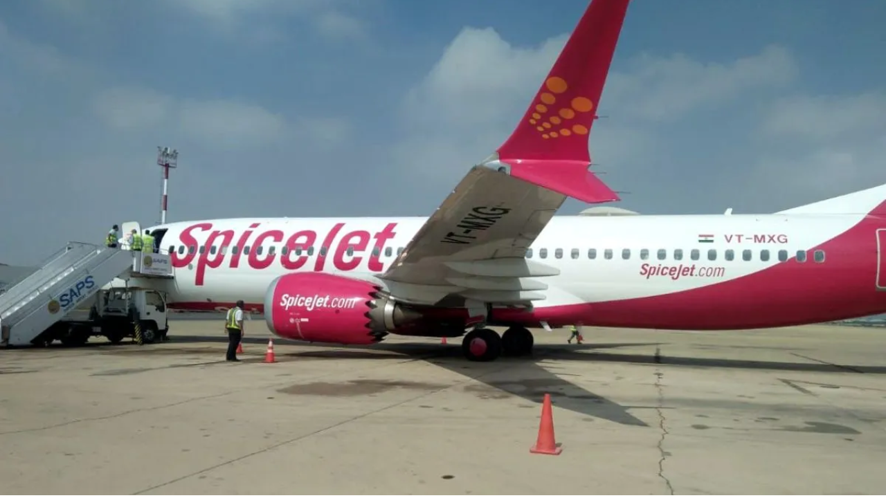 Spicejet :స్పైస్ జెట్ సిబ్బందికి శాలరీ కట్ చేశారు .. 3 నెలలుఇంటికి పంపించారు