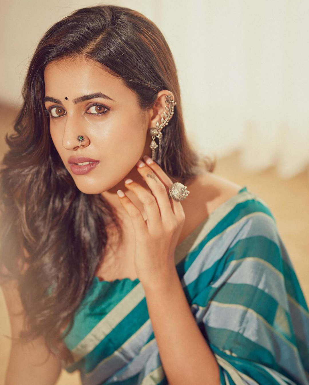 Niharika Konidela: చీరలో కళ్ళు చెదిరే అందాలతో  క‌మిటీ లీడ‌ర్..