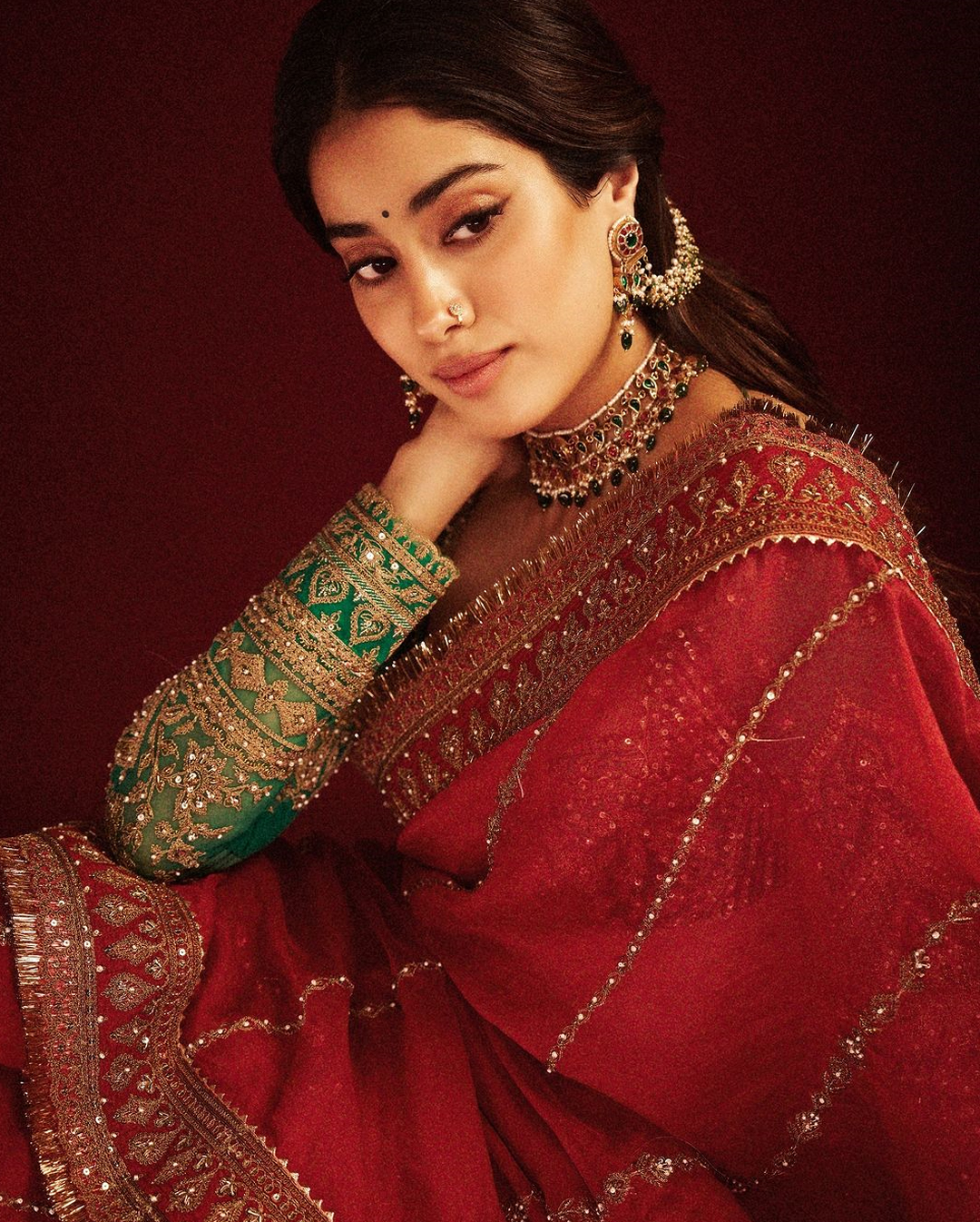 Janhvi kapoor: చీరకట్టులో ఇంత అందమా.. మాయ చేస్తున్న అతిలోక సుందరి కూతురు