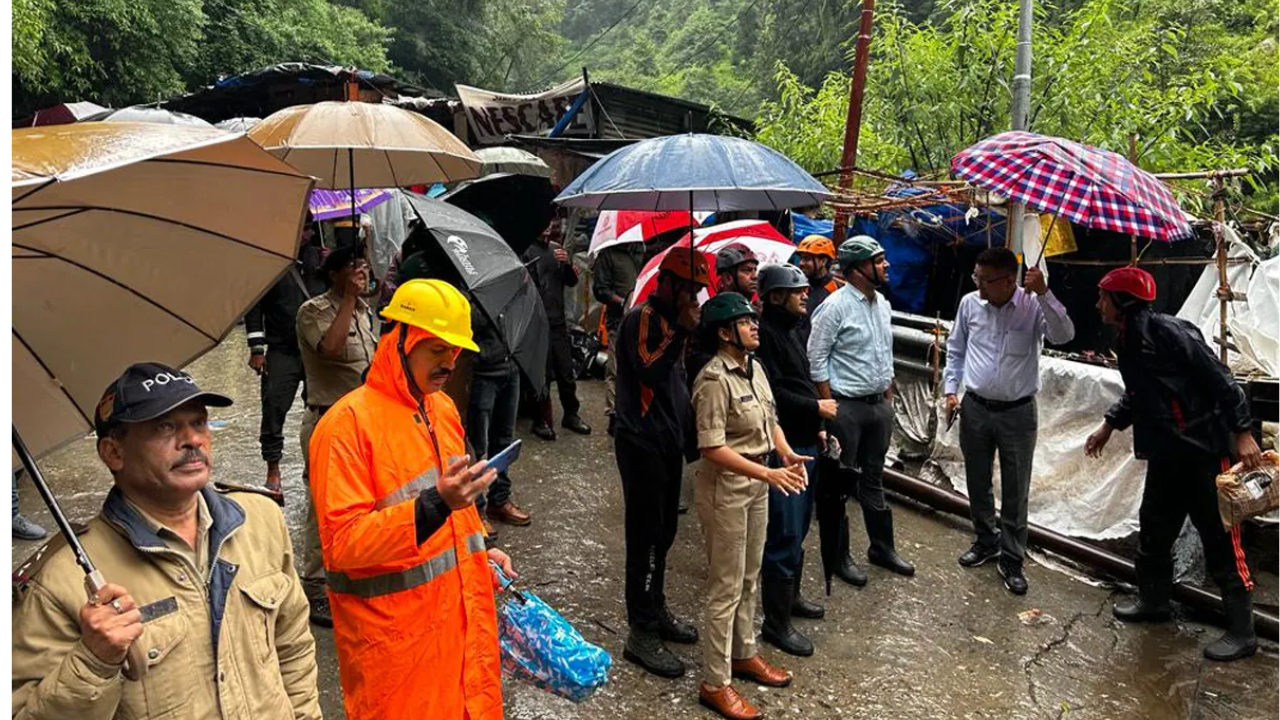 Uttarakhand Floods: చార్ ధామ్ యాత్రికులకు బ్యాడ్ న్యూస్..ప్రయాణాలు వాయిదా వేసుకోండి