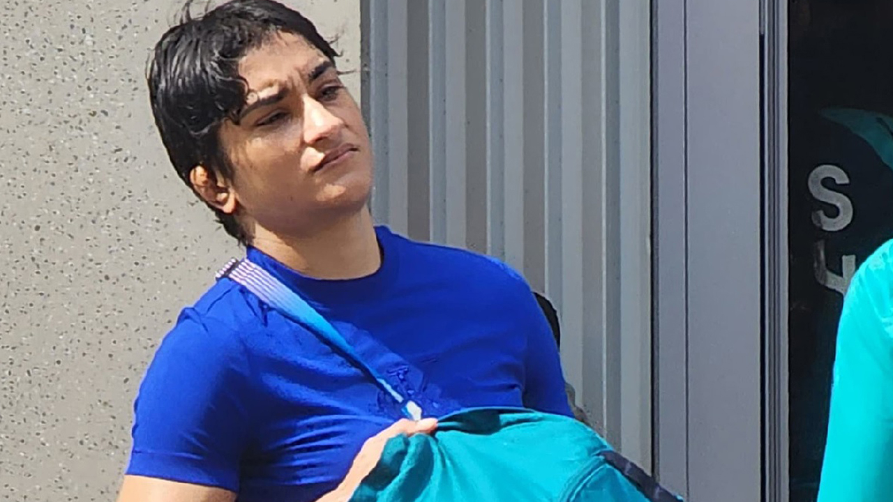 Vinesh Phogat: వినేశ్ ఫొగాట్‌కు నిరాశ, తోసిపుచ్చిన కోర్టు