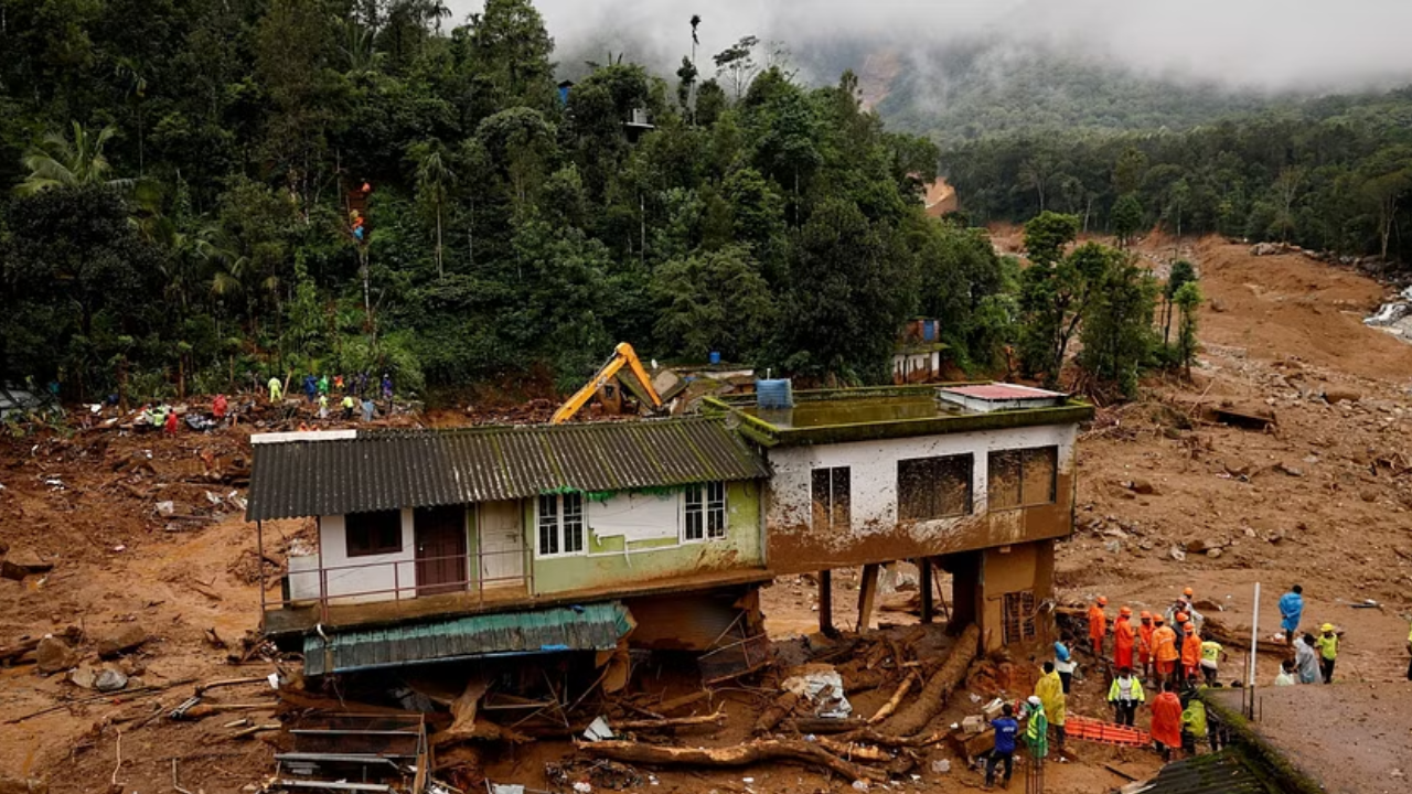 IMD warns Wayanad: మరోసారి వణికిపోతున్న వయనాడ్.అప్రమత్త హెచ్చరికలు జారీ