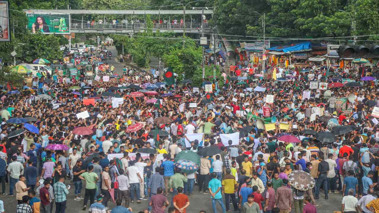 Bangladesh Hindus Massive Rally: బంగ్లాదేశ్ లో 7 లక్షల హిందువుల భారీ ర్యాలీ.. దాడులకు వ్యతిరేకంగా నిరసన!