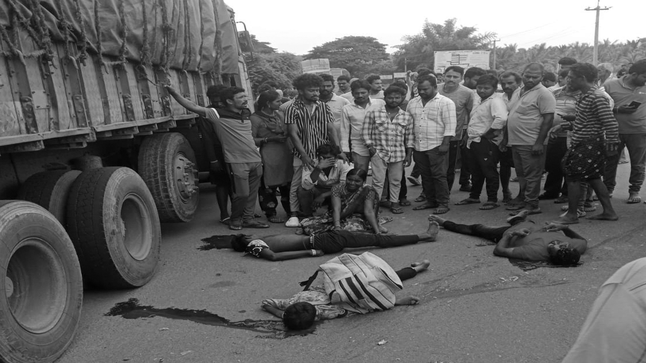 Khammam Road Accident: ఘోర రోడ్డుప్రమాదం.. ముగ్గురు స్పాట్ డెడ్