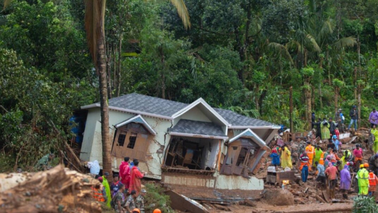 Wayanad Landslide Tragedy: వయనాడ్‌కు ఆపన్న హస్తం.. నెల వేతనం ప్రకటించిన ఎమ్మెల్యేలు