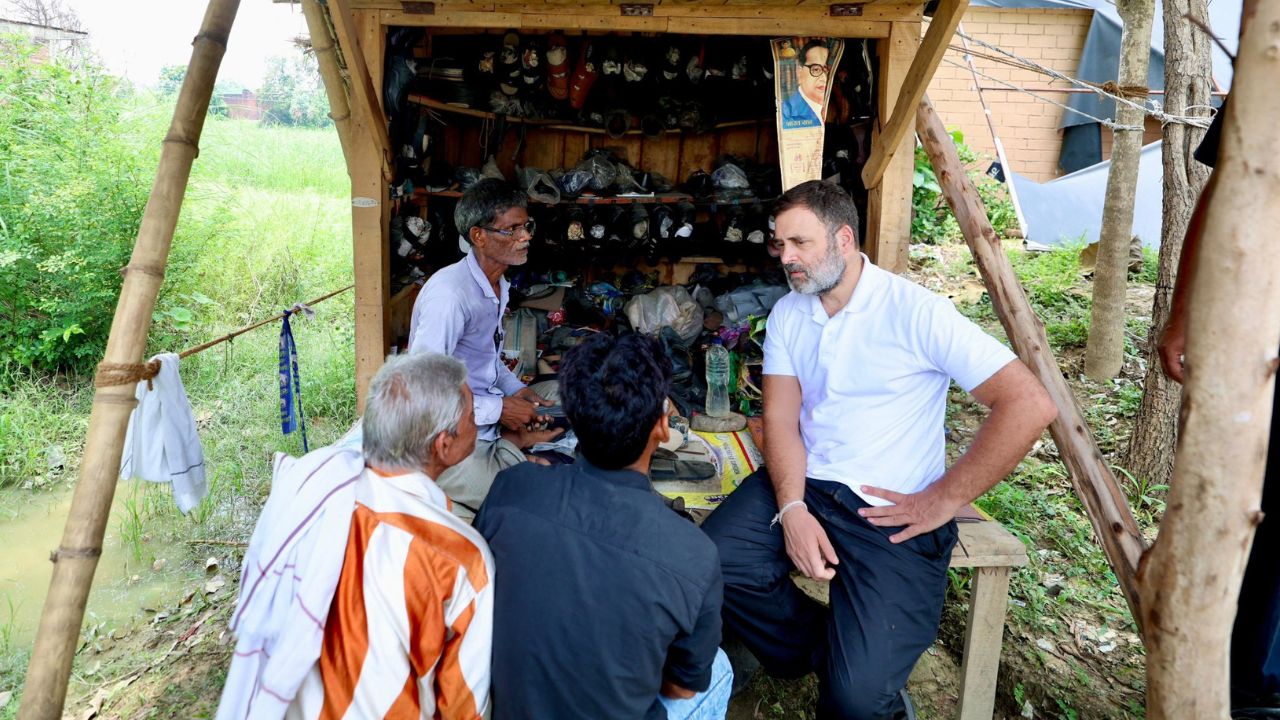 Rahul Gandhi: డబ్బులొద్దు.. గౌరవం చాలు: ఆ చెప్పుల దుకాణం యజమాని