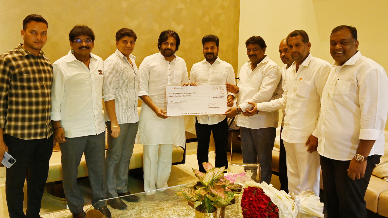 Pawan kalyan: సీఎం రేవంత్ రెడ్డిని కలిసిన పవన్ కళ్యాణ్.. రూ.కోటి విరాళం చెక్కు అందజేత