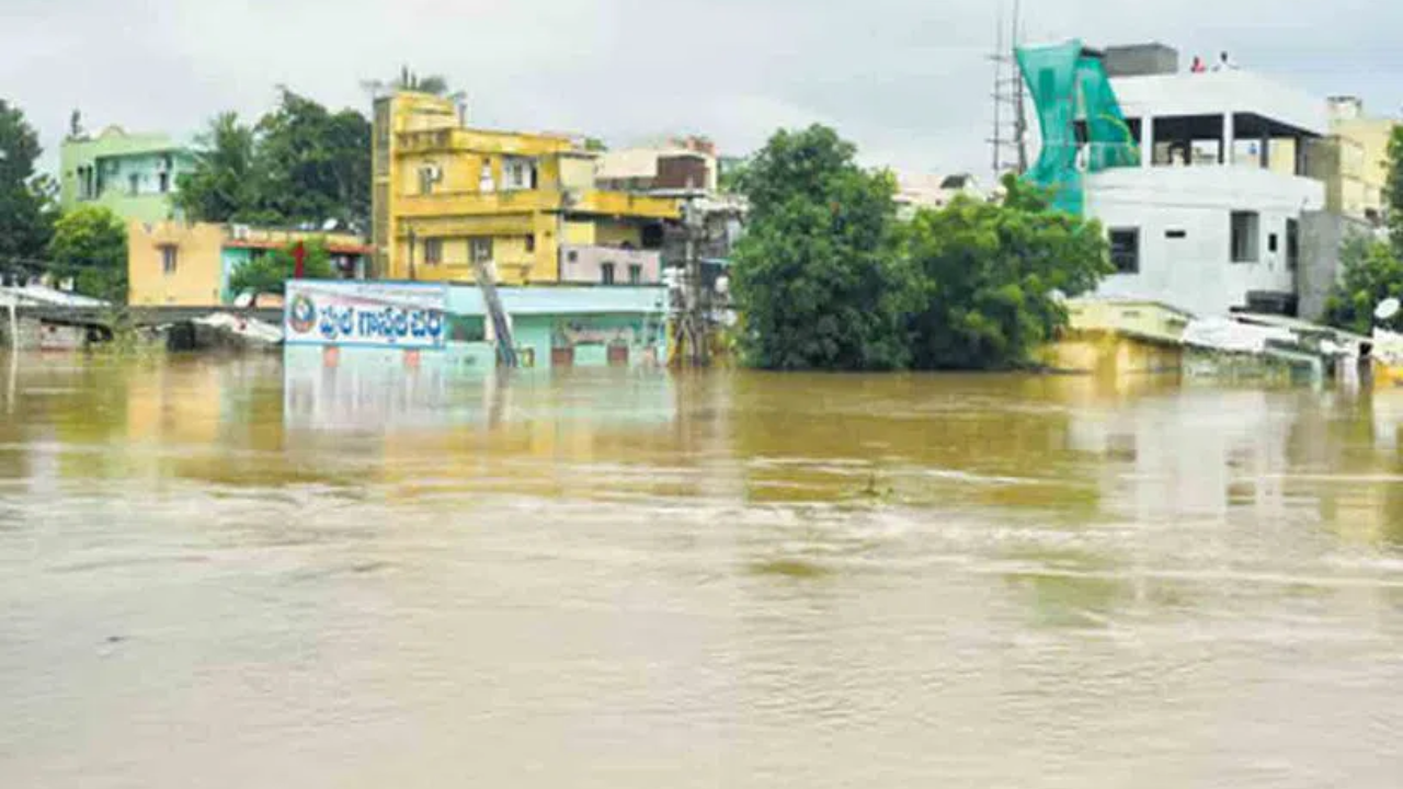 Budameru effect: మరోసారి బుడమేరు డేంజర్ బెల్స్ మోగిస్తోంది