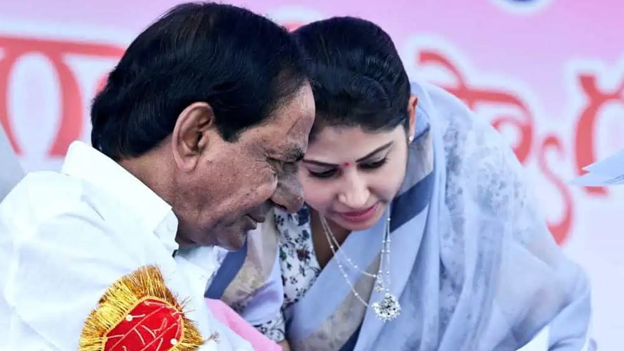 KCR: మేడిగడ్డ బ్యారేజ్.. కేసీఆర్‌, ఐఏఎస్ స్మితా సబర్వాల్‌కు నోటీసులు