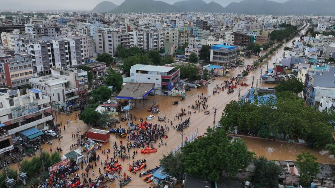 Huge Rains: విజయవాడలో మరోసారి వర్ష బీభత్సం.. రానున్న 3 రోజులూ ఏపీలో మళ్లీ భారీ వర్షాలు!