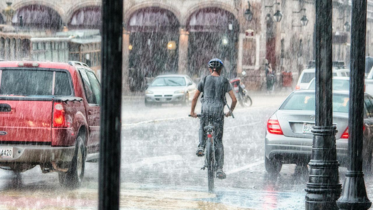 Heavy Rains: నగరంలో భారీ వర్షం.. రేపు, ఎల్లుండి ఆ జిల్లాల ప్రజలకు బిగ్ అలర్ట్‌.. లేకపోతే..