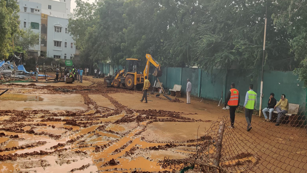 Hydra Demolish in Madhapu: మాదాపూర్‌పై హైడ్రా కన్ను.. అక్రమంగా నిర్మాణాలు కూల్చివేత