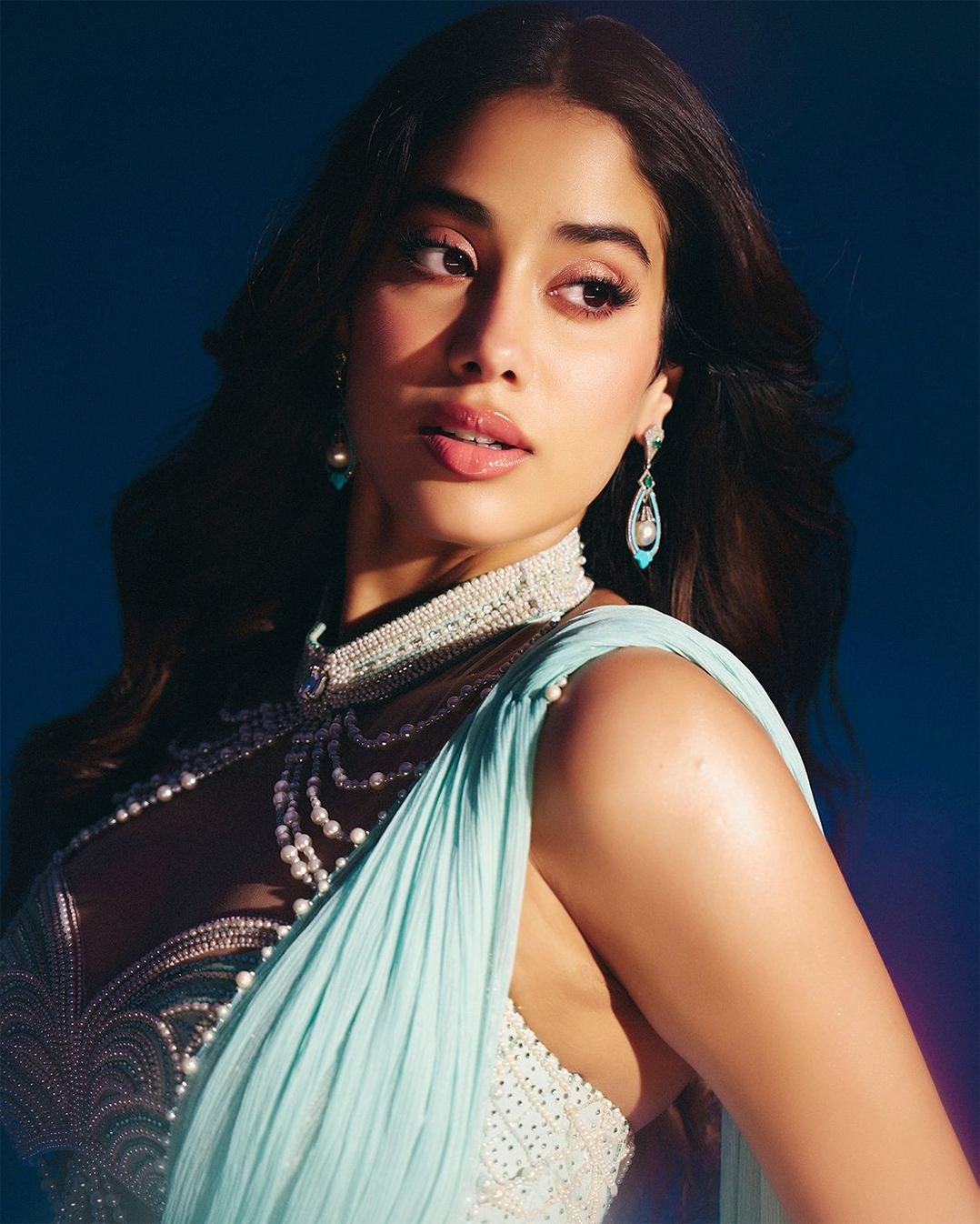 Janhvi Kapoor: సెట్స్ నుంచి బయటకు జాన్వీకపూర్.. కెవ్వుకేక