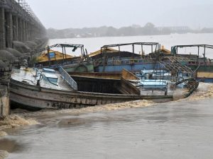 Prakasam barrage report: ప్రకాశం బ్యారేజ్ బోట్ల ఘటన, సీఎం చేతికి రిపోర్టు.. నెక్ట్స్ ఏంటి? వైసీపీ రియాక్ట్