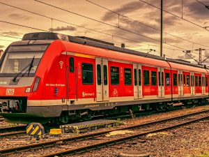 Longest Train Services: దేశంలో అత్యంత ఎక్కువ దూరం ప్రయాణించే రైళ్లు ఇవే, ఏకబిగిన ఎన్ని వేల కిలో మీటర్లు ప్రయాణిస్తాయో తెలుసా?