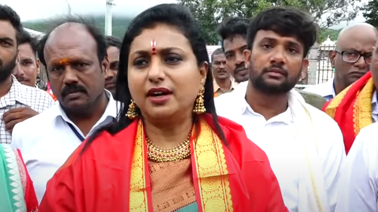 RK Roja Controvers: తిరుమల కొండపై.. ఇవేం పనులు రోజా?