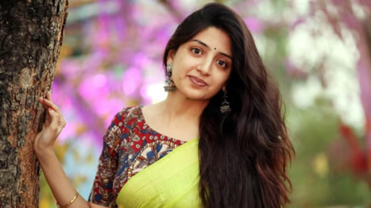 Poonam Kaur: త్రివిక్రమ్ ను ప్రశ్నించే దమ్ముందా.. నిర్మాతపై మండిపడ్డ పూనమ్