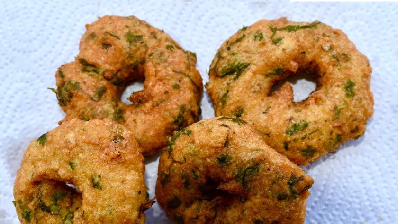 Potato Vada: బంగాళదుంప గారెలు రెసిపీ, మీ కోసమే క్రంచీగా, క్రిస్పీగా టేస్టీగా ఉంటాయి