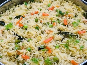 Akukura Biryani : నాన్ వెజ్ బిర్యానీ బోర్ కొట్టిందా.. ఒక్కసారి ఈ ఆకు కూరతో బిర్యానీ ట్రై చేయండి.. అదిరిపోతుంది