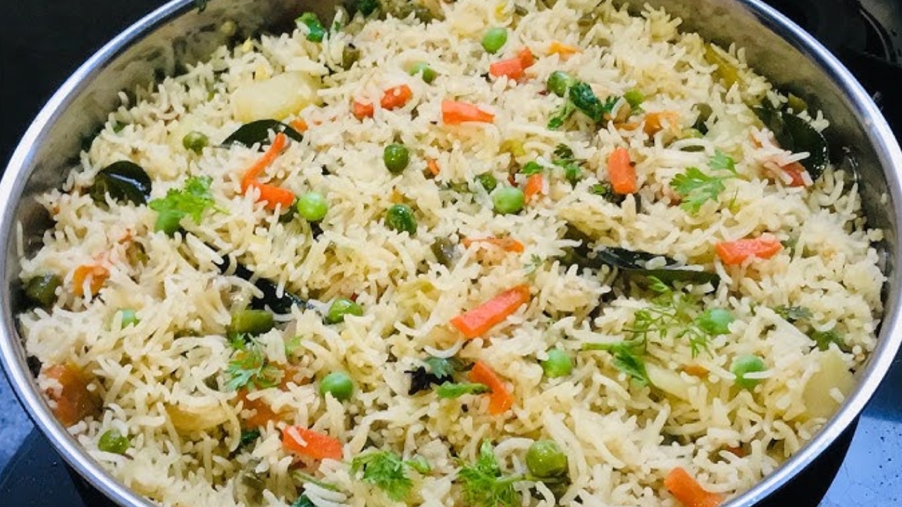 Akukura Biryani : నాన్ వెజ్ బిర్యానీ బోర్ కొట్టిందా.. ఒక్కసారి ఈ ఆకు కూరతో బిర్యానీ ట్రై చేయండి.. అదిరిపోతుంది