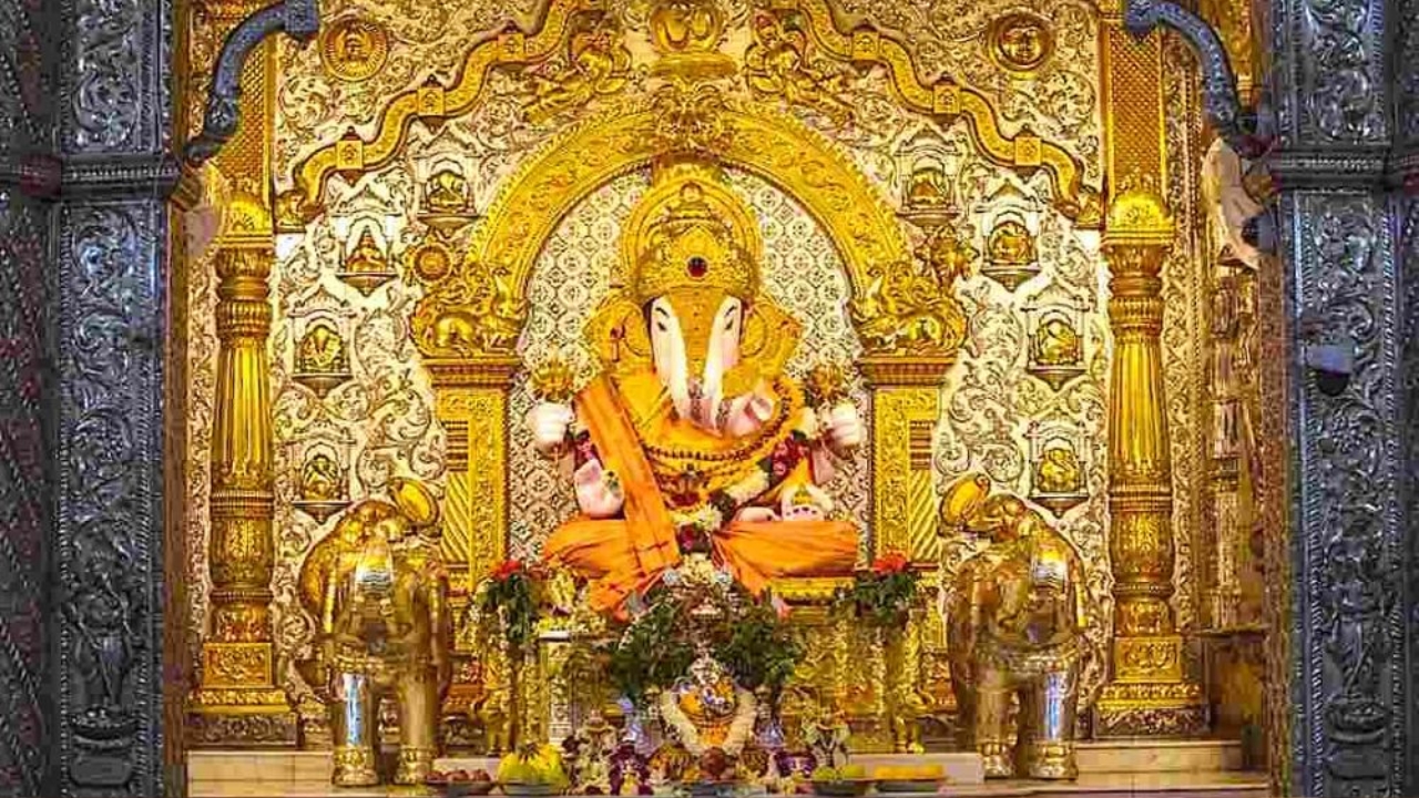 Dagdusheth Ganpati Mandir Pune: దేవుడి పేరుతో కాదు భక్తుడి పేరుతో ప్రసిద్ధి చెందిన ఆలయం గురించి మీకు తెలుసా.. ఎక్కడ ఉందంటే ?