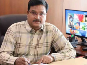 Hydraa Commissioner : హైడ్రా కమిషనర్ కు షాక్… కేసు నమోదు చేసిన హెచ్‌ఆర్‌సీ