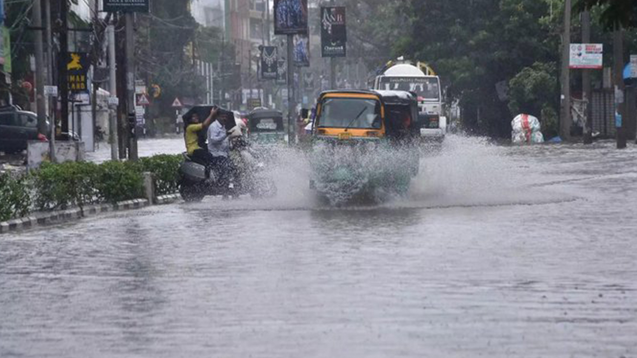 Nellore Heavy Rains: తడ వద్ద తీరం దాటిన వాయుగుండం.. ఏపీకి తప్పిన ముప్పు, కాకపోతే..