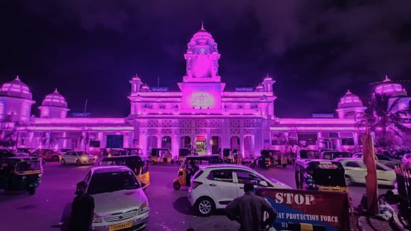 Kacheguda Railway Station: గులాబీ రంగులో మెరిసిన.. కాచిగూడ రైల్వేస్టేషన్.. కారణం మీరనుకున్నది కాదు కానీ..?