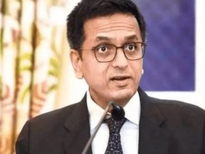 CJI Chandrachud: సాక్షాత్తు సీజేఐకు కూడా పొల్యూషన్ ఎఫెక్ట్.. మార్నింగ్ వాక్ కు స్వస్తి.. వారి సూచన మేరకే అంటూ..