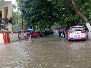 Chennai Floods: చెన్నై చంద్రమా కాదు.. ఛిద్రమే.. ఎటు చూసినా జల ప్రళయమే.. ఒక్క ఐడియాతో వాహనాలు సేఫ్.. ఇప్పుడెలా ఉందంటే ?