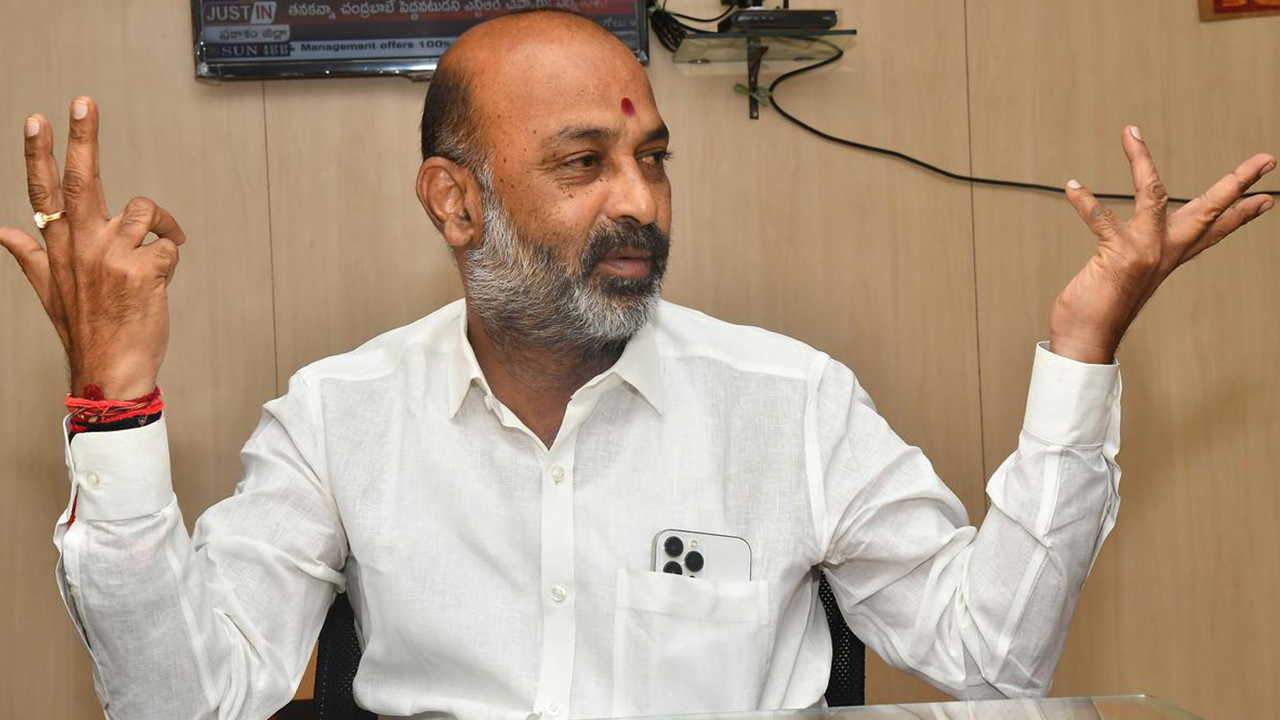 Bandi Sanjay on KTR: కేటీఆర్.. తాటాకు చప్పుళ్లకు భయపడేదు లేదు, నేనూ నోటీసులిస్తా – బండి సంజయ్