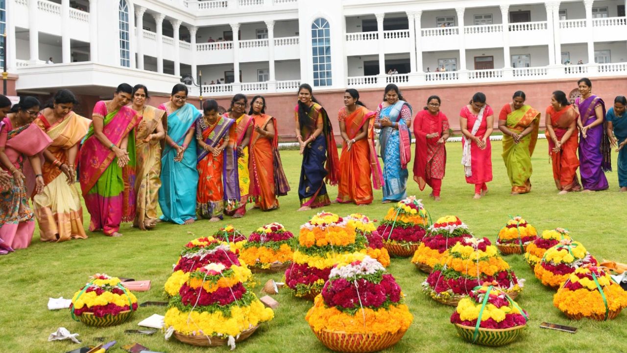 Bathukamma: బతుకమ్మ షెడ్యూల్ విడుదల.. 10న ట్యాంక్ బండ్‌పై సంబురాలు