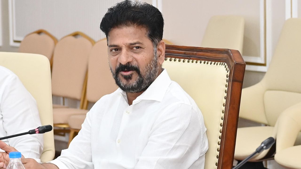 CM Revanth Reddy: 60 రోజుల్లో వన్ మెన్ కమిషన్ రిపోర్ట్.. ఆ తర్వాతే కొత్త ఉద్యోగ…