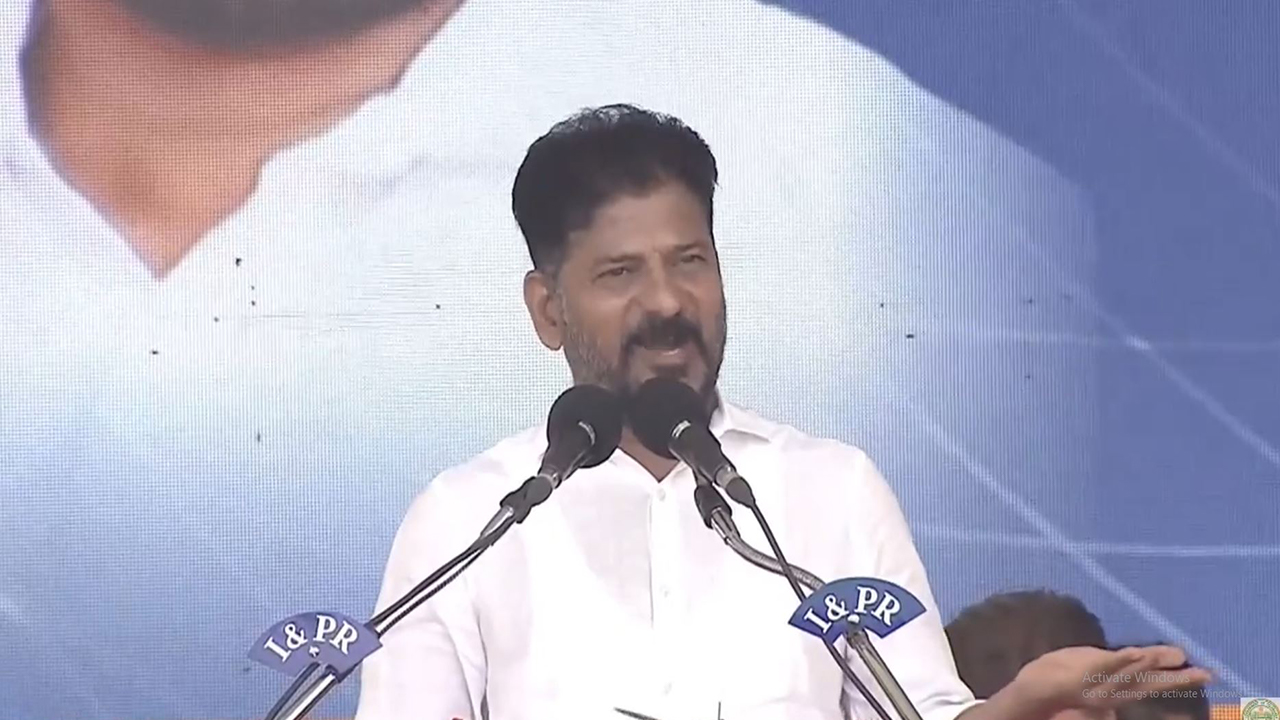 CM Revanthreddy Angry: బీఆర్ఎస్‌పై సీఎం ఫైర్.. బావ బావమరుదుల ఆక్రమణలు, ఈటెలకు ఆ వాసన పోలేదంటూ