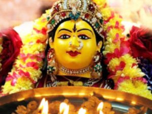 Maa Lakshmi Favorite Zodiac: ఈ 5 సంకేతాలు కనిపిస్తే మీ ఇంట్లో లక్ష్మీదేవి నివాసం ఉన్నట్లే