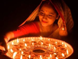 Diwali 2024: దీపావళి నాడు దీపాలు ఎందుకు వెలిగిస్తారు? పురాణాలు ఏం చెప్తున్నాయి? శాస్త్రీయ కారణాలేంటి?