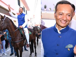 Naveen Jindal: గుర్రంపై వచ్చి ఓటేసిన నవీన్ జిందాల్, వీడియో వైరల్