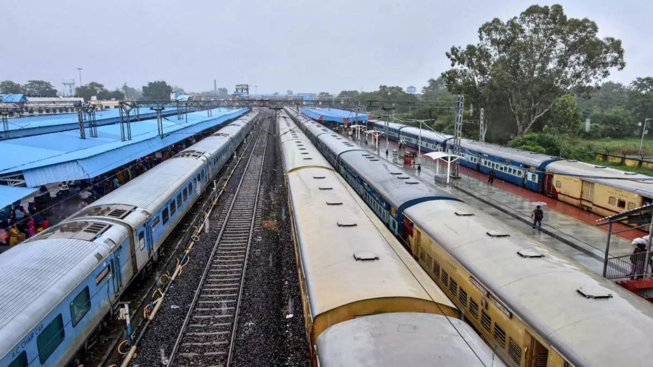 IRCTC Special Discounts: రైళ్లలో ఈ ప్రయాణీకులకు ఏకంగా 75 శాతానికి పైగా టికెట్ ధర తగ్గింపు, ఎందుకో తెలుసా?