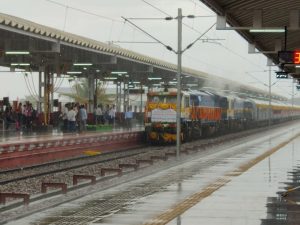 Indian Railways: దేశంలోనే అతి చిన్న రైల్వే ప్లాట్‌ఫామ్.. ఇక్కడ రైలు ఎక్కాలంటే తిప్పలే, మరి పొడవైనది ఎక్కడుంది?