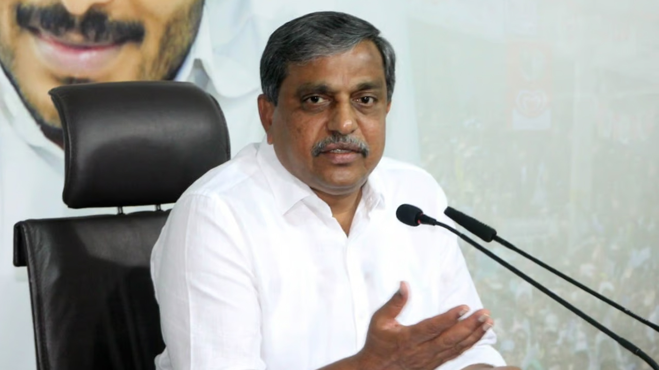 Lookout Notices To YCP Leaders: ఢిల్లీ ఎయిర్‌‌పోర్టులో సజ్జలకు కష్టాలు.. అడ్డుకున్న ఇమిగ్రేషన్ అధికారులు, ఎందుకు?