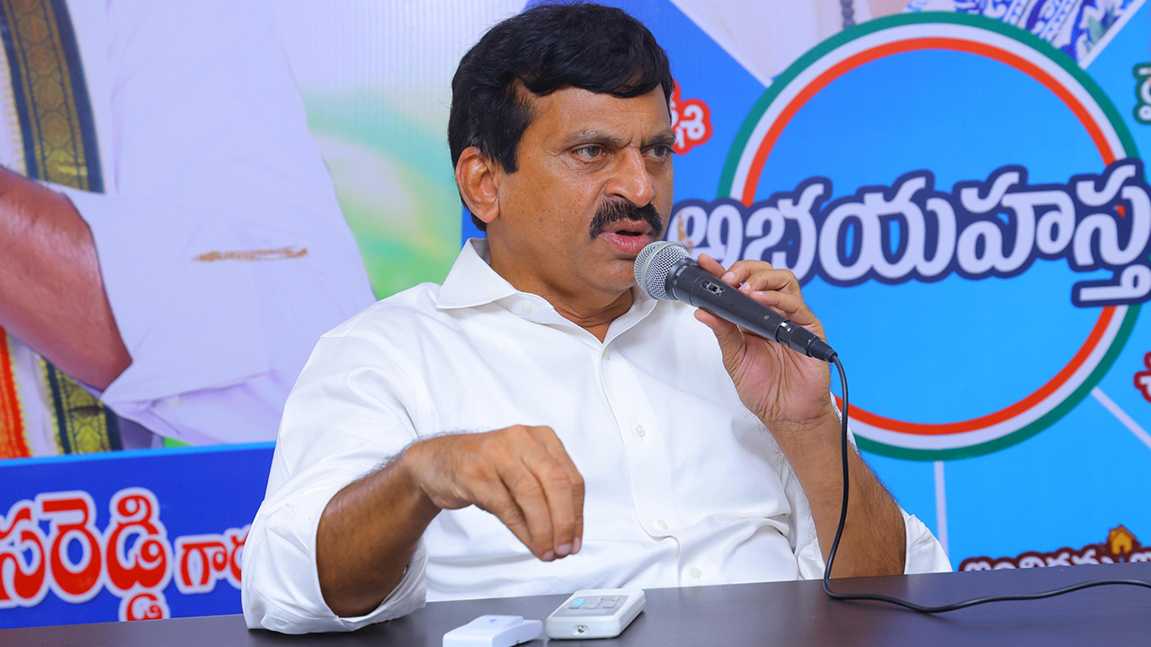 Minister Ponguleti sensation comments: మంత్రి పొంగులేటి హాట్ కామెంట్స్.. రెండు రోజుల్లో పేలనున్న  పొలిటికల్ బాంబులు