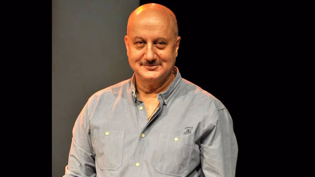 Anupam Kher : ప్రముఖ నటుడి  కార్ దొంగతనం… పొట్ట చెక్కలయ్యేలా నవ్విన పోలీసులు