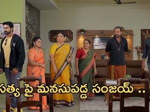 Satyabhama Today Episode : కొడుకును మహాదేవయ్య దగ్గరకు చేర్చిన చక్రవర్తి.. సత్యను లైన్లో పెట్టే ప్రయత్నం..