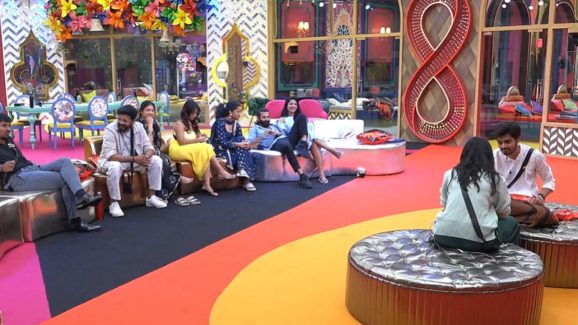 Bigg Boss 8 Telugu : జ్యోతిషుడుగా మారిన మణికంఠ.. హద్దులు దాటేస్తున్న లవ్ ట్రాక్..